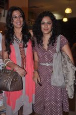Pooja Bedi, Parveen Dusanj at Jack Canfield book launch in Crossword, Mumbai on 11th April 2012 (38).JPG